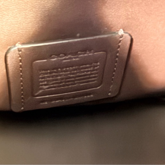 2024 Coach Black Leather Shoulder Bag With Kiss Turn Lock - New - Picture 8 of 12